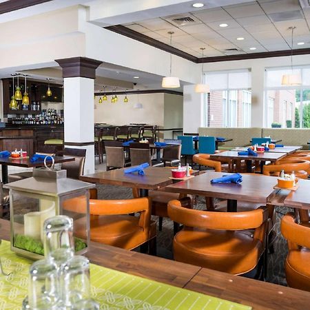 Hilton Garden Inn Hampton Coliseum Central Экстерьер фото