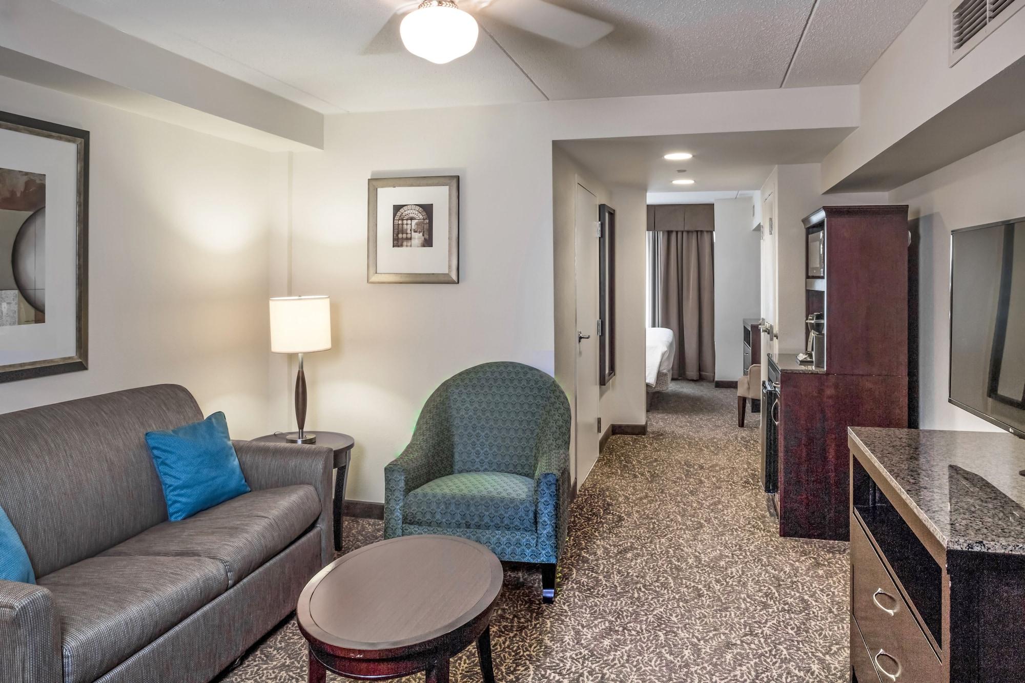 Hilton Garden Inn Hampton Coliseum Central Экстерьер фото