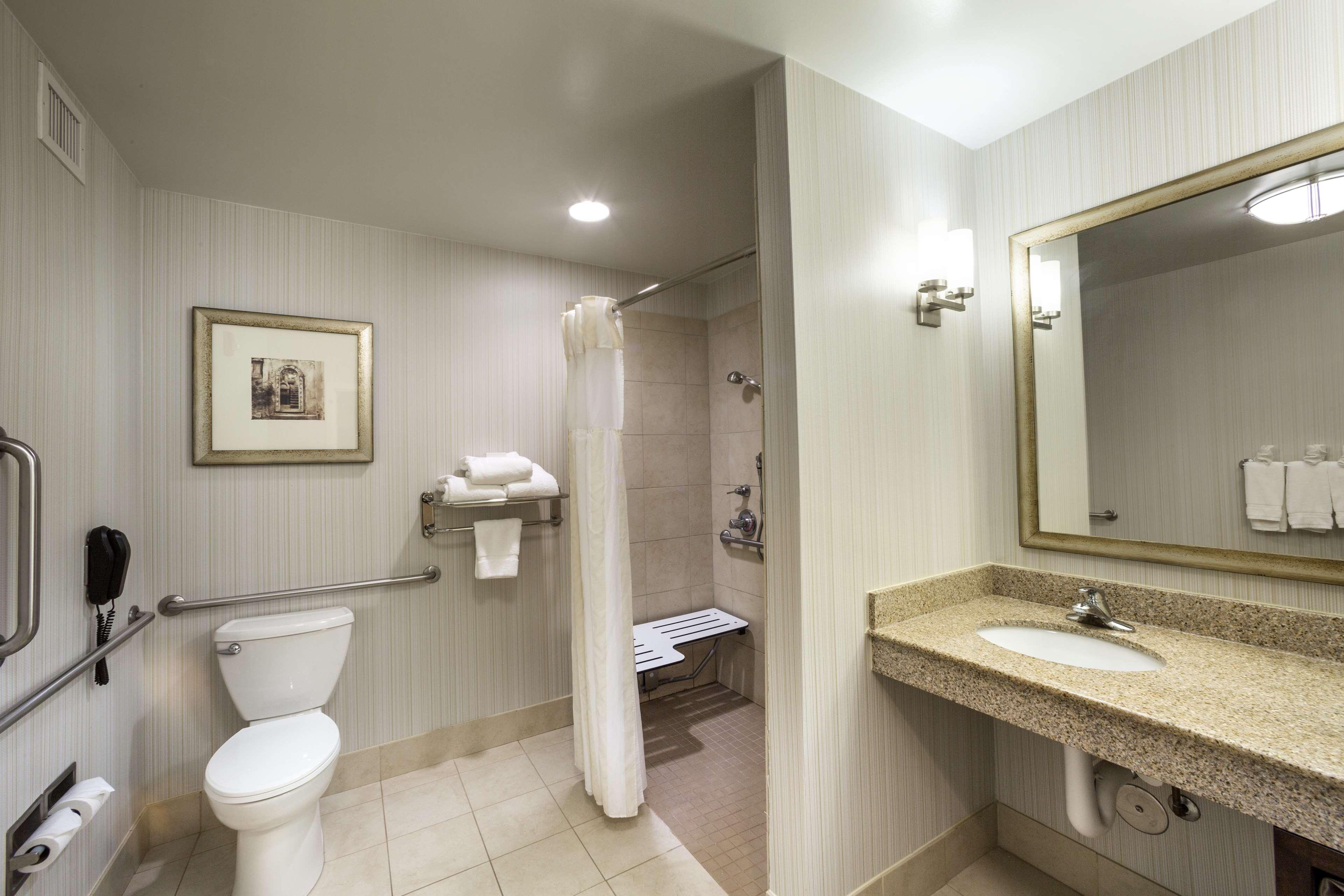 Hilton Garden Inn Hampton Coliseum Central Экстерьер фото