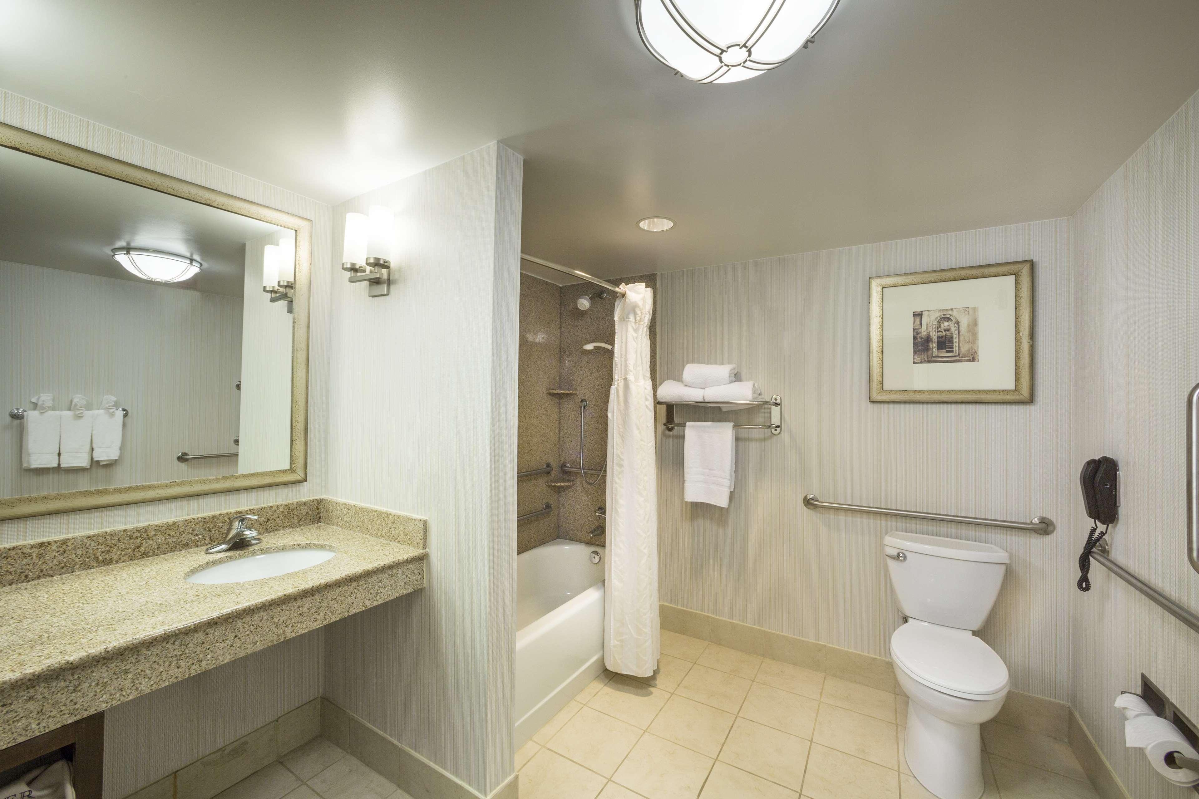 Hilton Garden Inn Hampton Coliseum Central Экстерьер фото