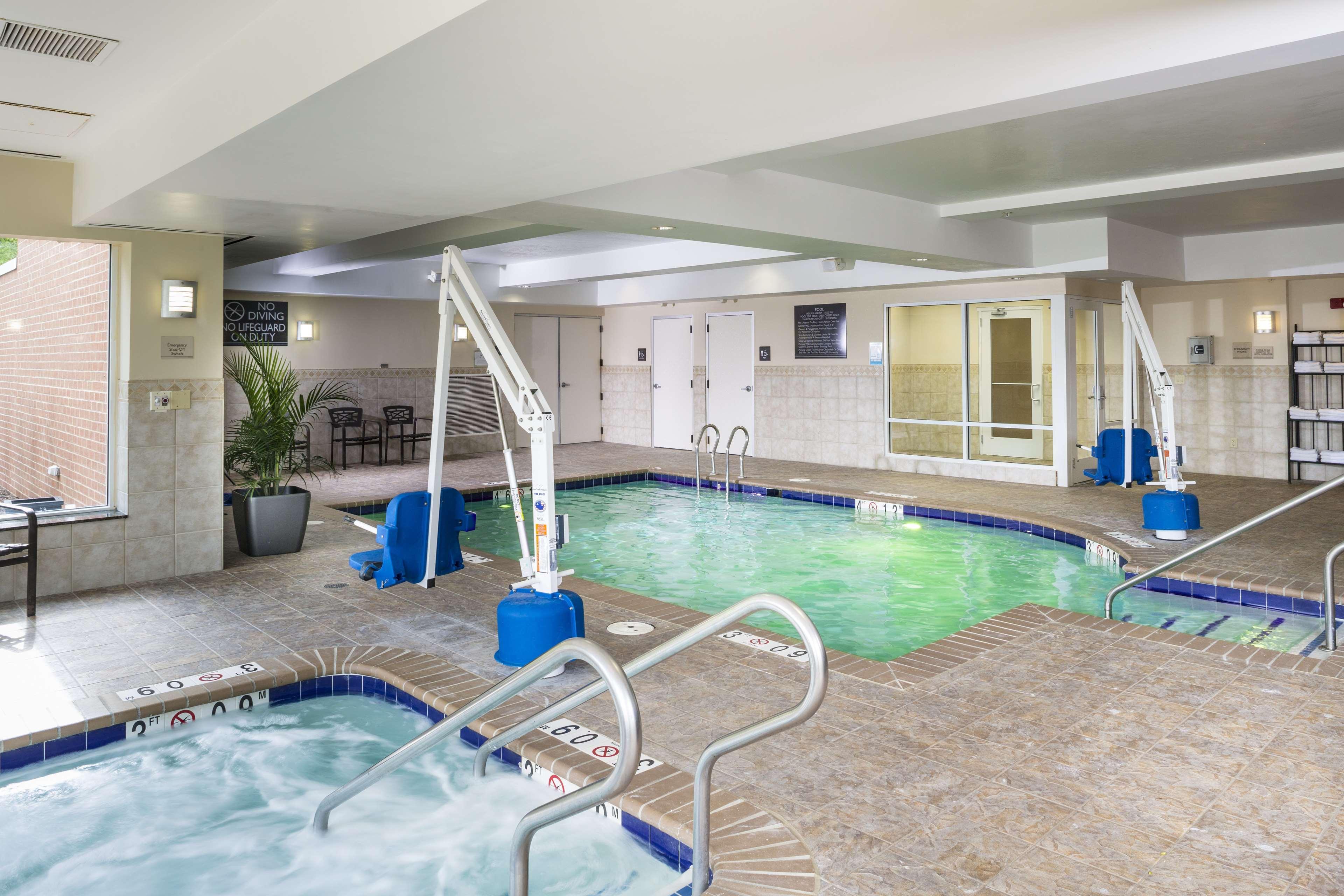 Hilton Garden Inn Hampton Coliseum Central Экстерьер фото