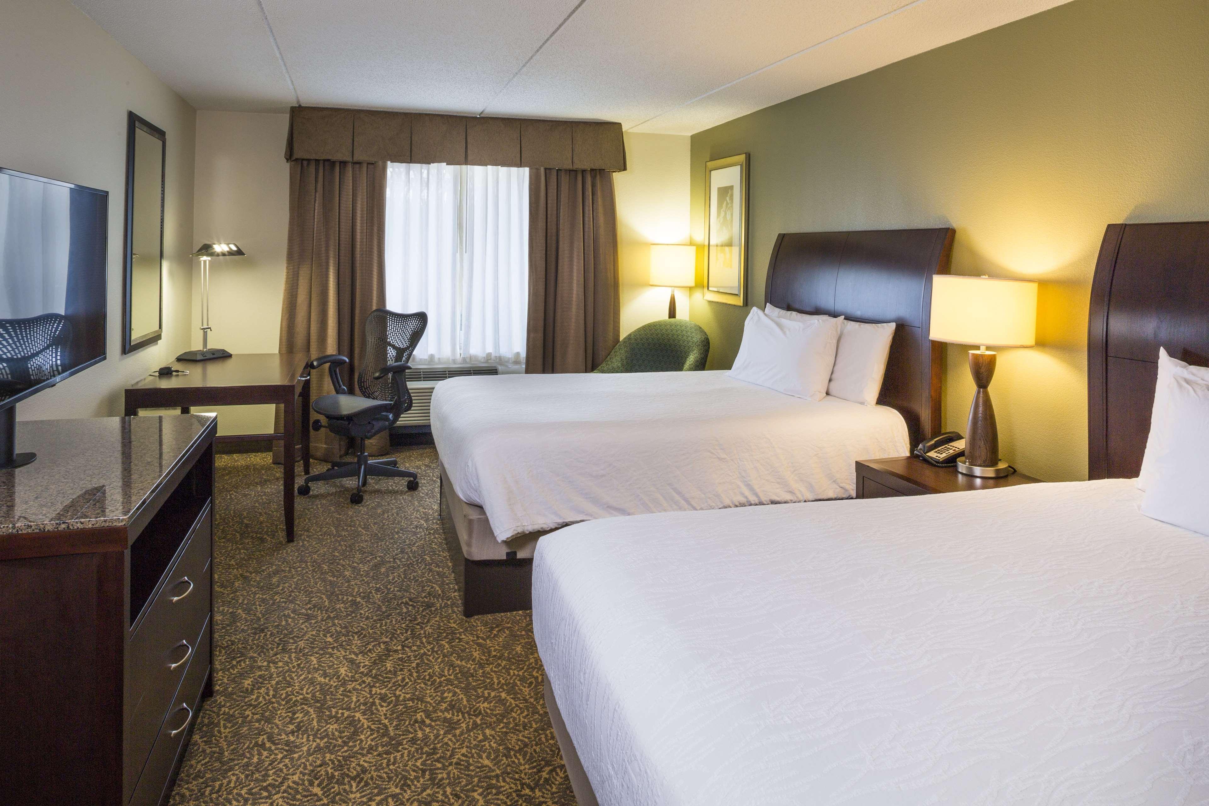 Hilton Garden Inn Hampton Coliseum Central Экстерьер фото