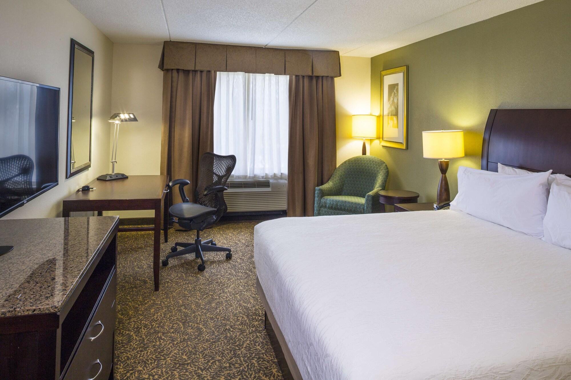 Hilton Garden Inn Hampton Coliseum Central Экстерьер фото