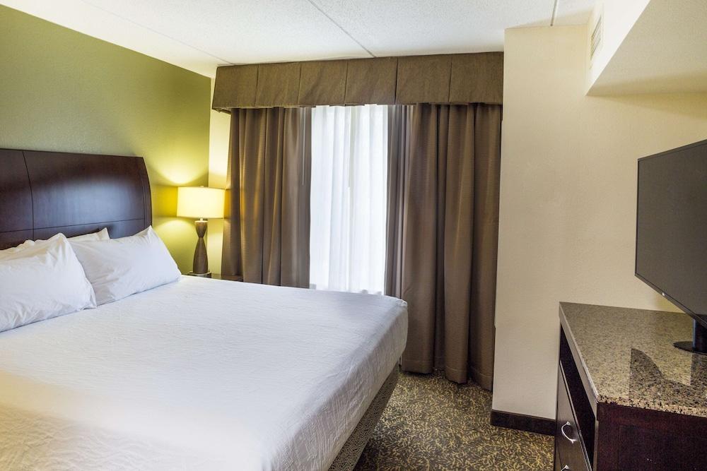 Hilton Garden Inn Hampton Coliseum Central Экстерьер фото