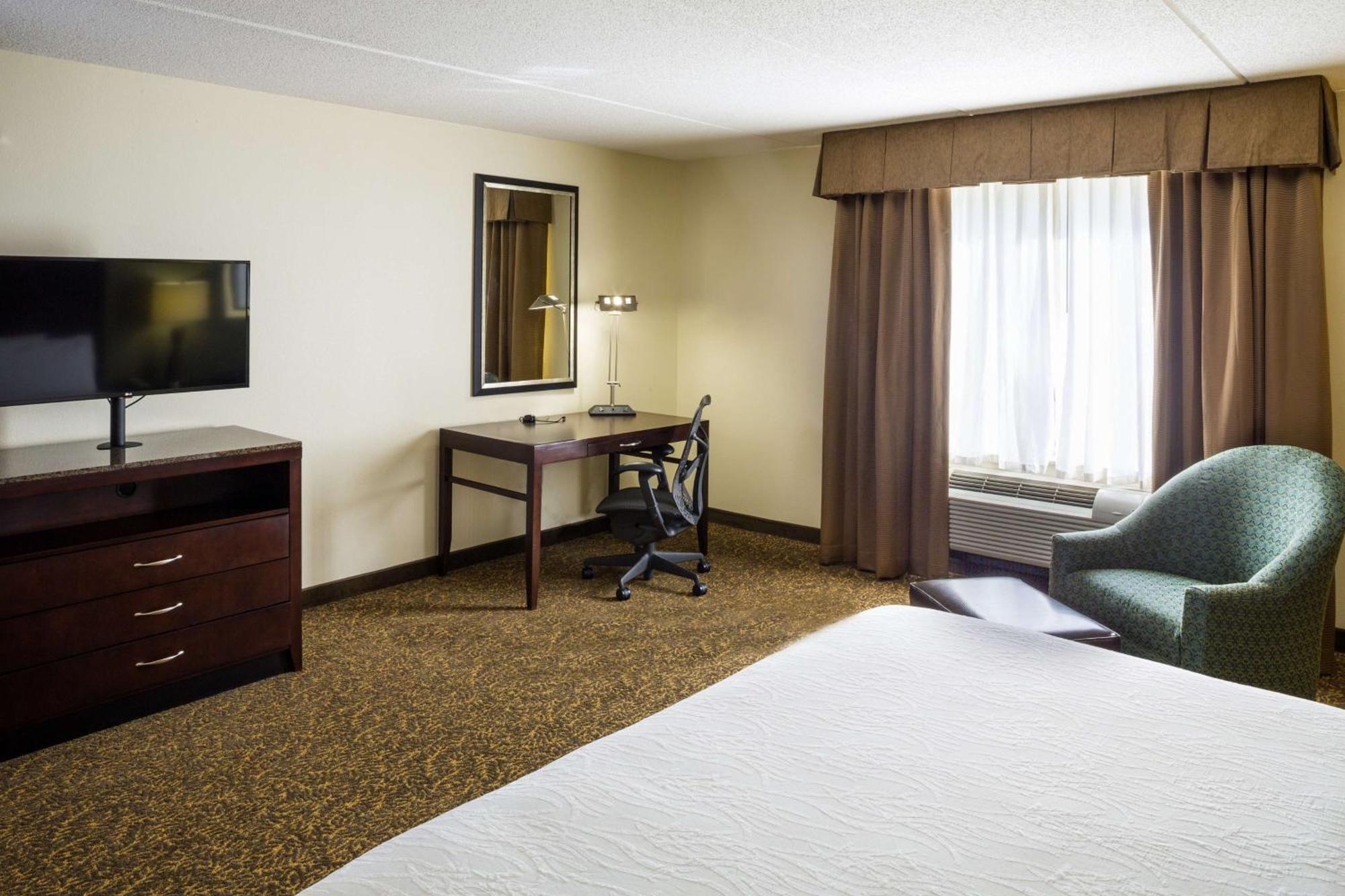 Hilton Garden Inn Hampton Coliseum Central Экстерьер фото
