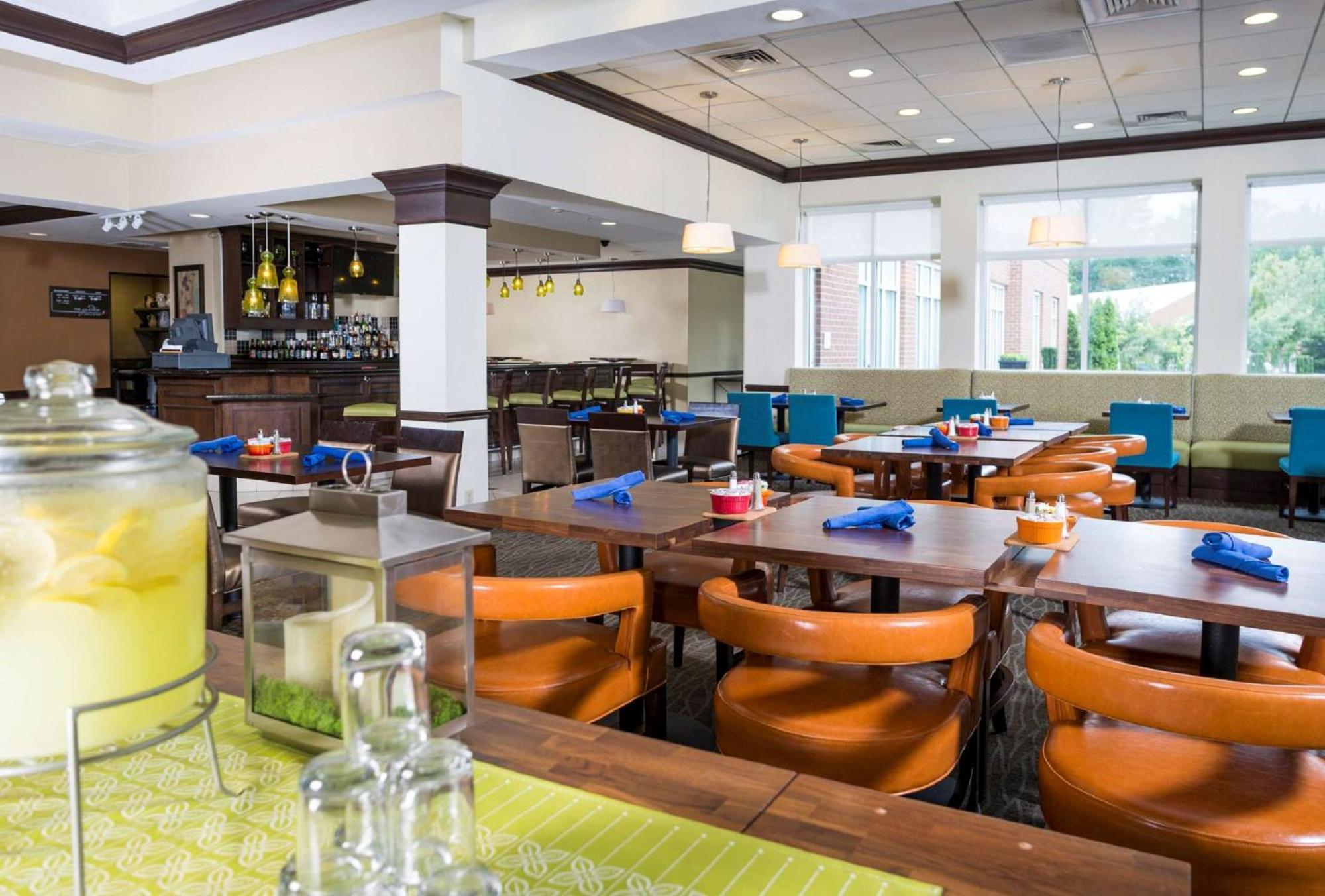 Hilton Garden Inn Hampton Coliseum Central Экстерьер фото