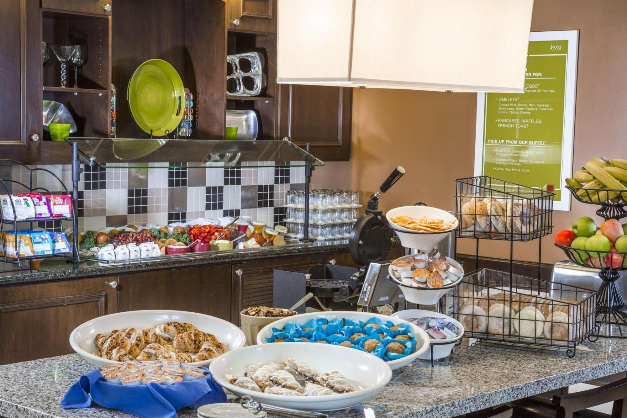 Hilton Garden Inn Hampton Coliseum Central Экстерьер фото
