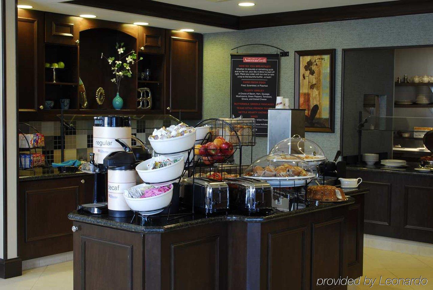 Hilton Garden Inn Hampton Coliseum Central Ресторан фото